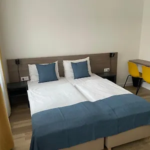 Res 3*, Budapest Hungary